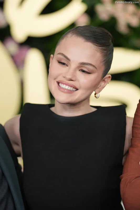 Selena Gomez photo 20 of 3523