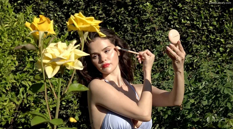 Selena Gomez photo 4 of 3523