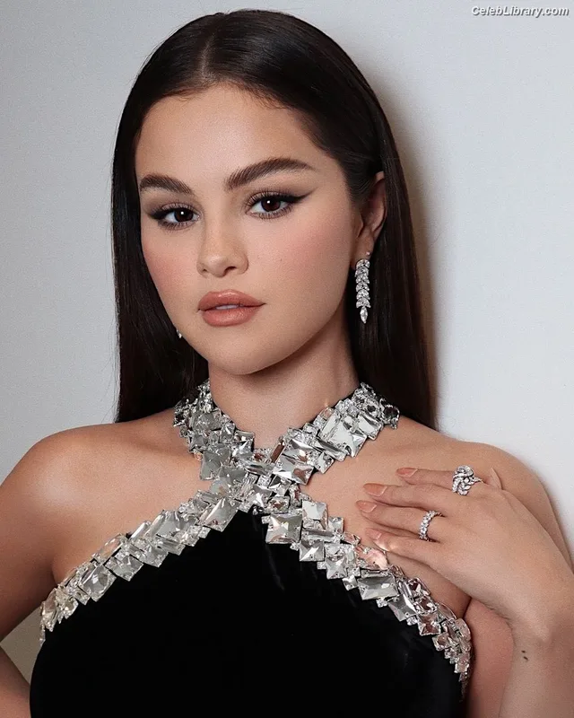 Selena Gomez photo 9 of 3523
