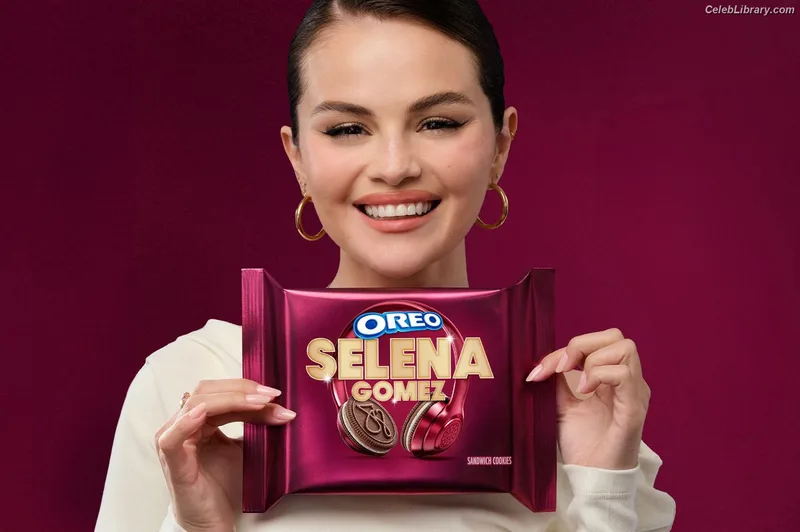 Selena Gomez photo 16 of 3523