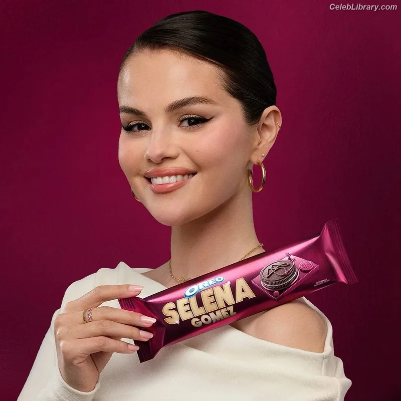 Selena Gomez photo 21 of 3523