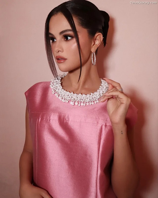Selena Gomez photo 9 of 3523