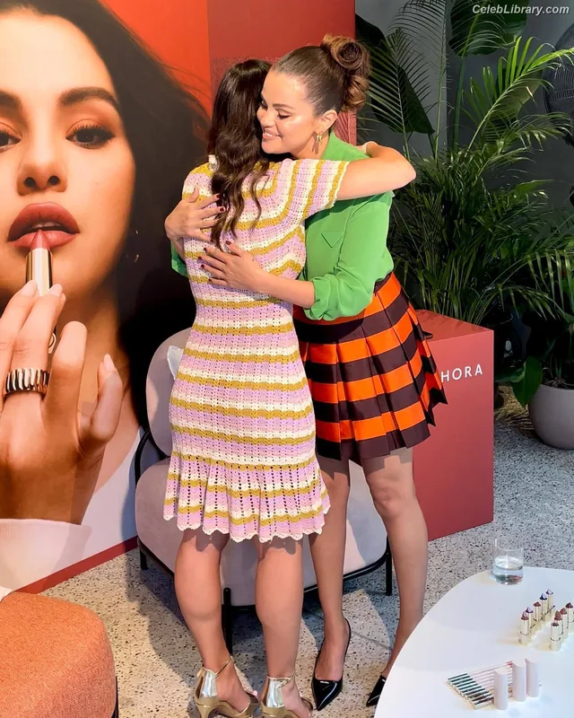 Selena Gomez photo 10 of 3523
