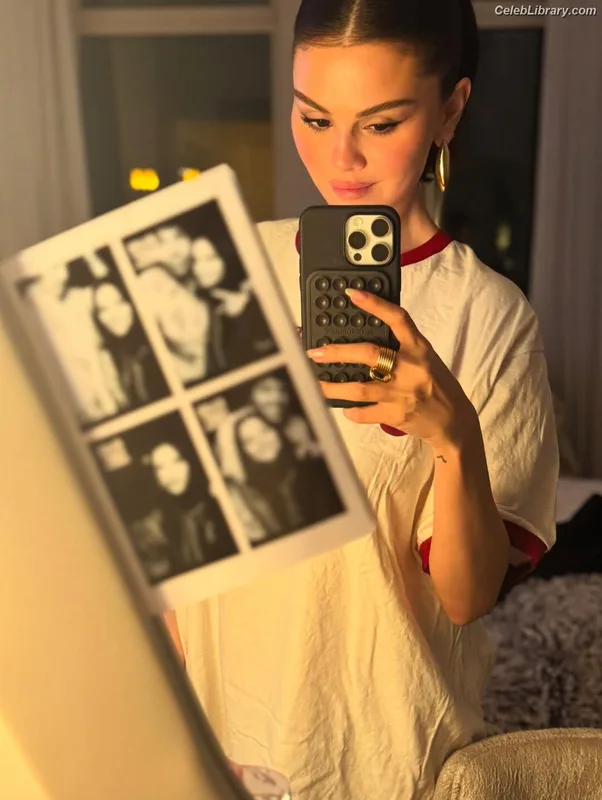 Selena Gomez photo 15 of 3523