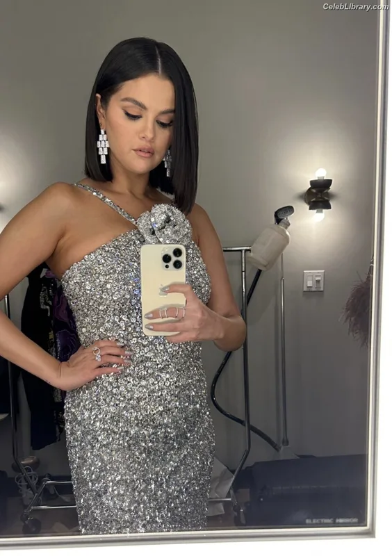 Selena Gomez photo 20 of 3523