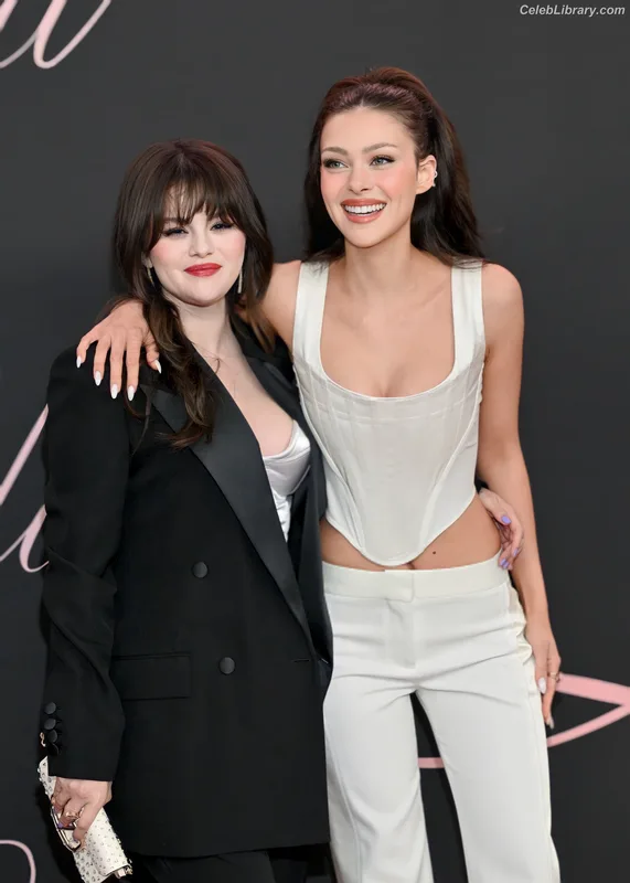 Selena Gomez photo 20 of 3523