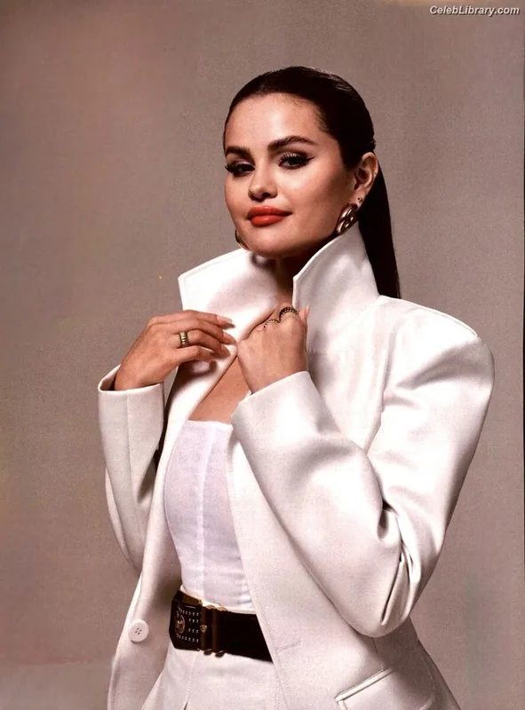 Selena Gomez photo 12 of 3523