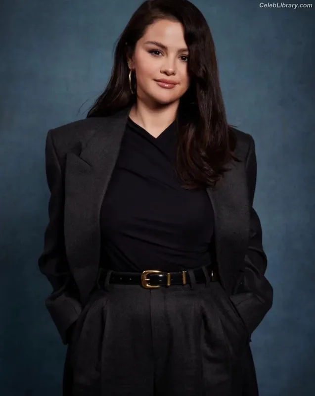 Selena Gomez photo 11 of 3523
