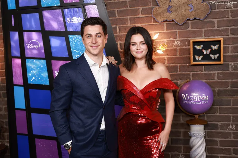 Selena Gomez photo 19 of 3523