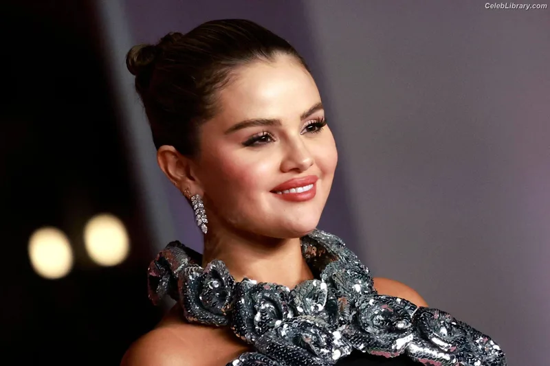 Selena Gomez photo 6 of 3523