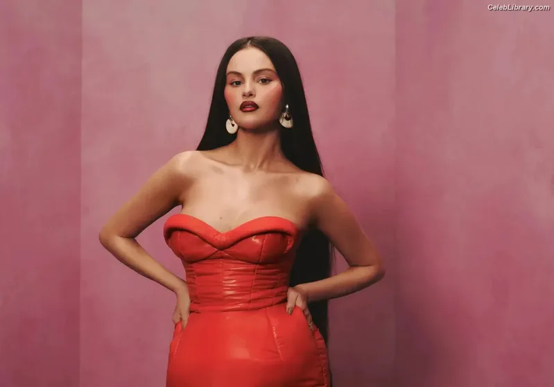 Selena Gomez photo 19 of 3523
