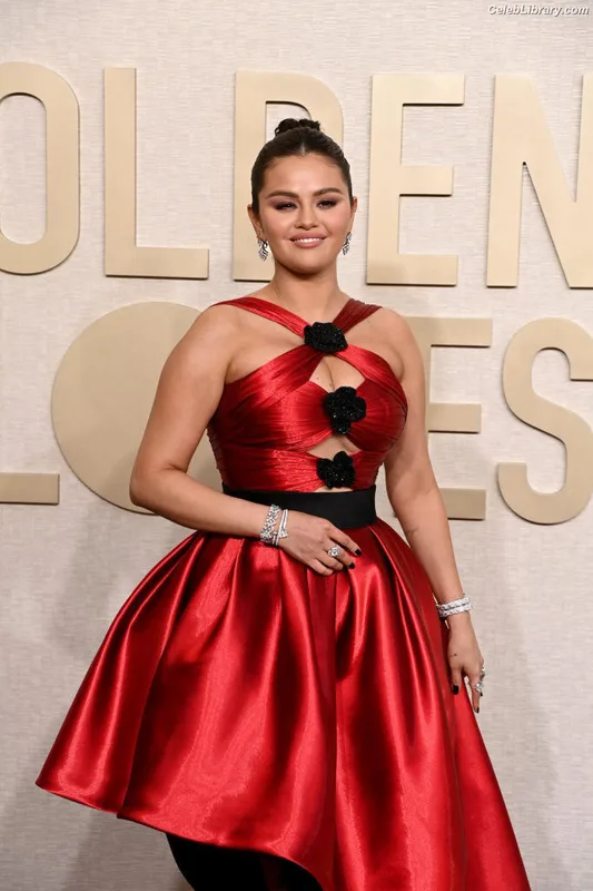 Selena Gomez photo 6 of 3523