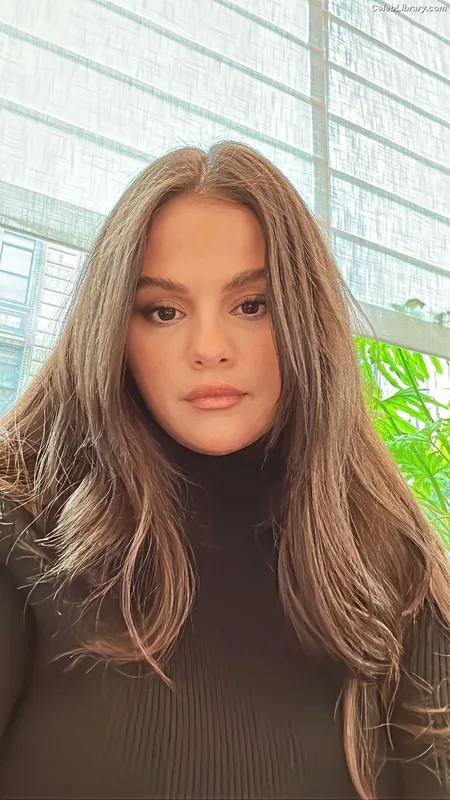 Selena Gomez photo 10 of 3523