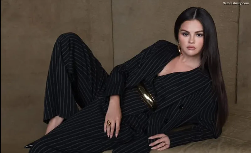 Selena Gomez photo 16 of 3523