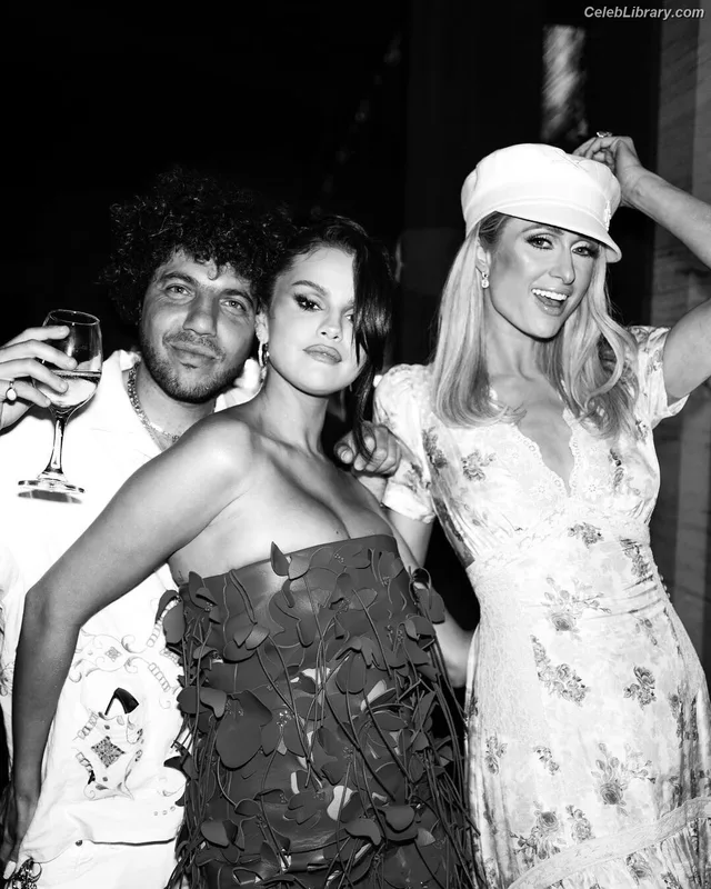 Selena Gomez photo 20 of 3523
