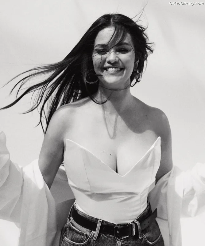 Selena Gomez photo 22 of 3523
