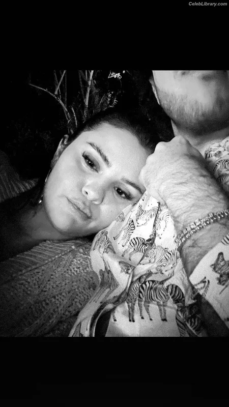 Selena Gomez photo 6 of 3523