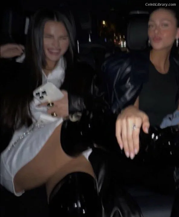 Selena Gomez photo 21 of 3523