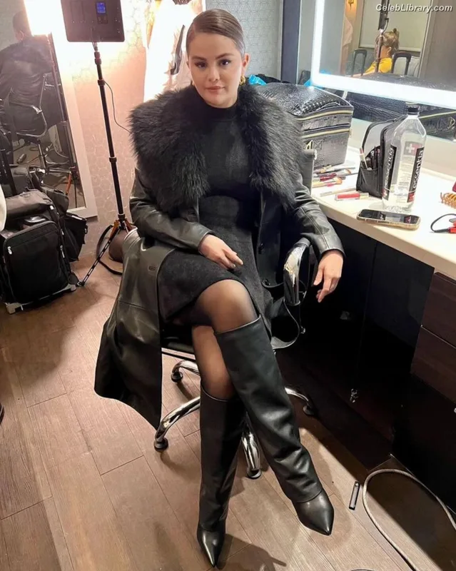 Selena Gomez photo 22 of 3523
