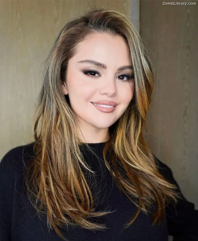 Selena Gomez photo 20 of 3523