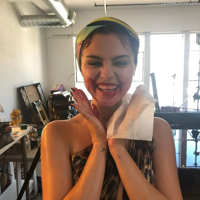Selena Gomez photo 4 of 3523