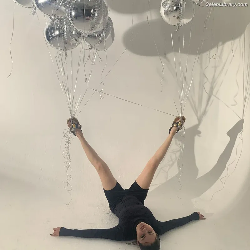 Selena Gomez photo 5 of 3523