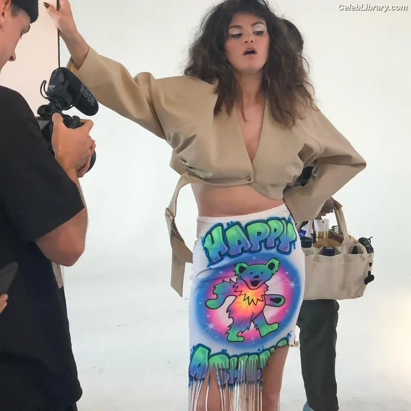Selena Gomez photo 6 of 3523