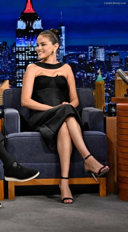 Selena Gomez photo 19 of 3523