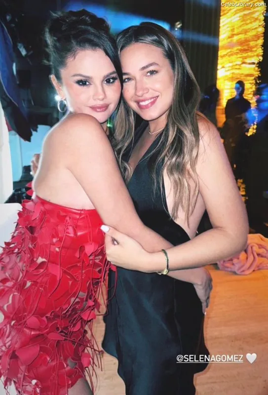 Selena Gomez photo 6 of 3523