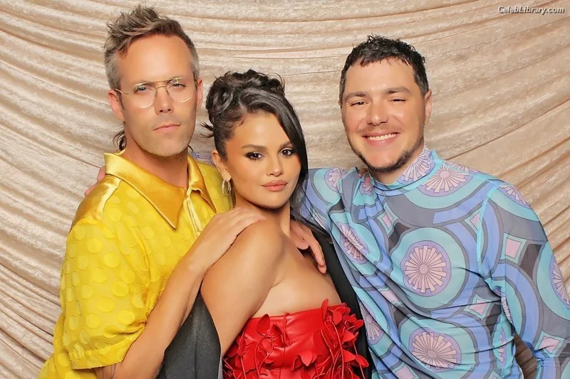 Selena Gomez photo 8 of 3523