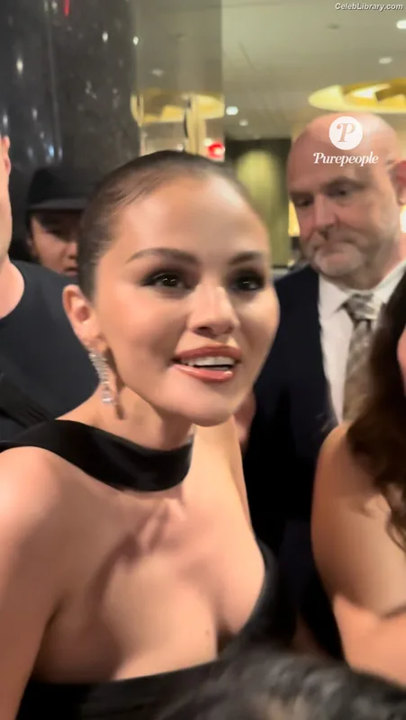 Selena Gomez photo 9 of 3523