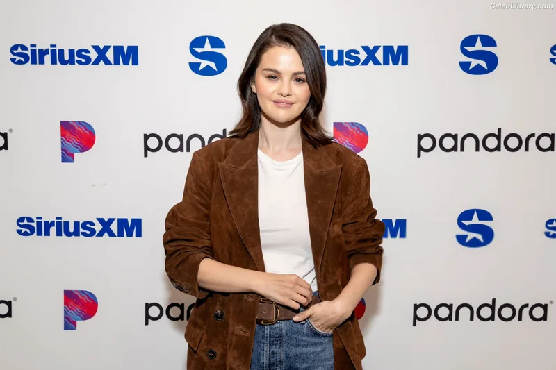 Selena Gomez photo 12 of 3523
