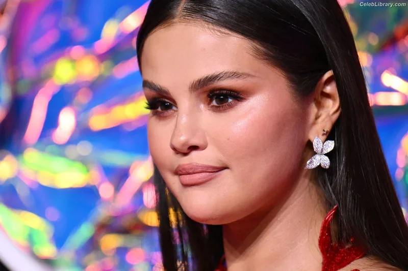 Selena Gomez photo 9 of 3523