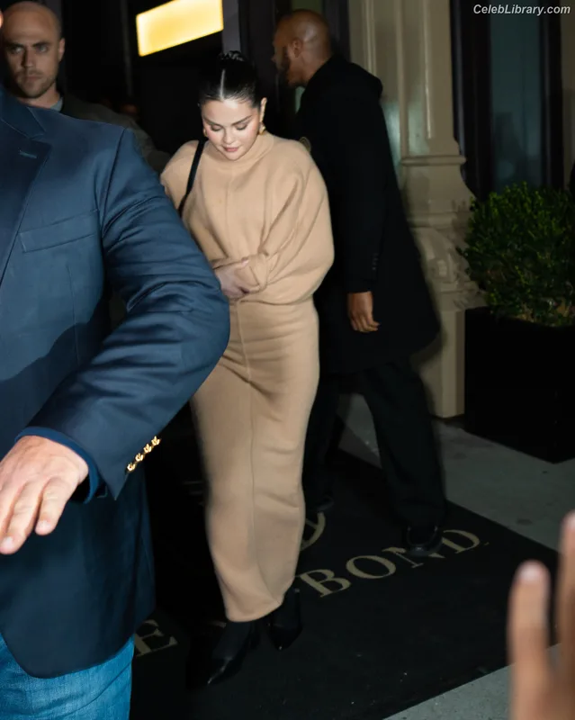 Selena Gomez photo 19 of 3523