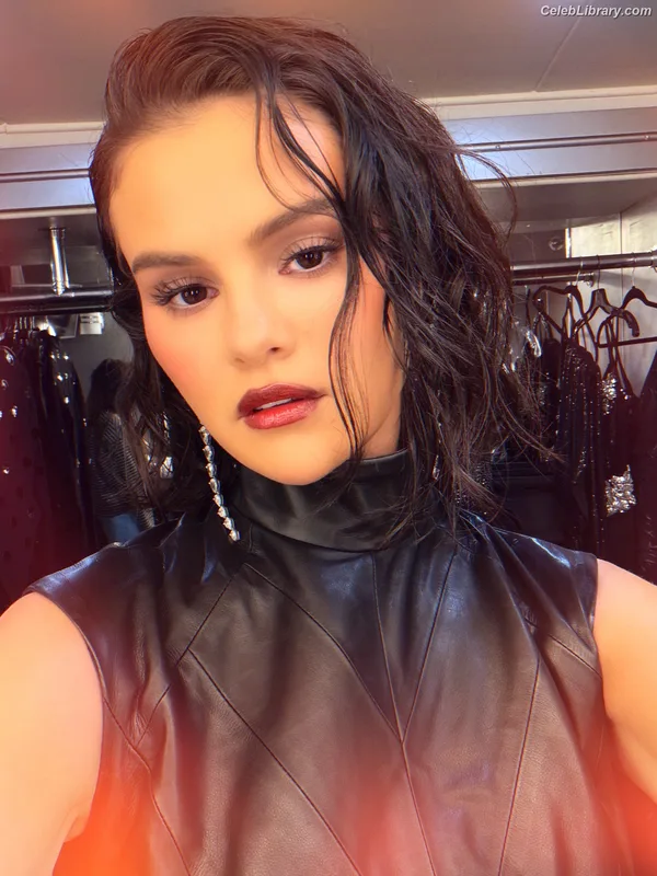 Selena Gomez photo 8 of 3523