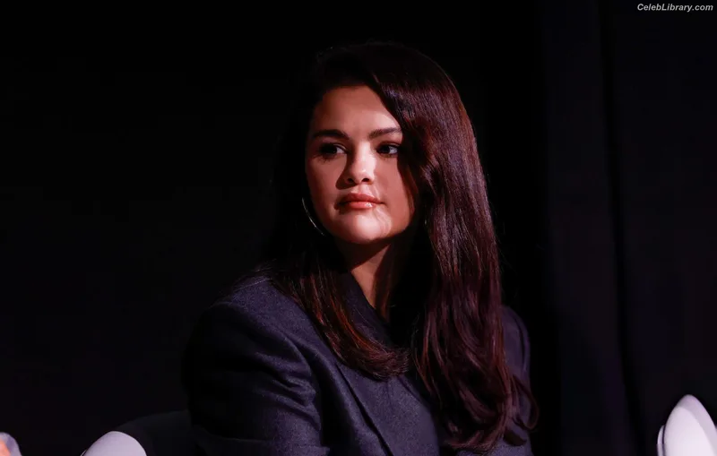 Selena Gomez photo 6 of 3523