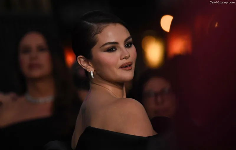 Selena Gomez photo 19 of 3523