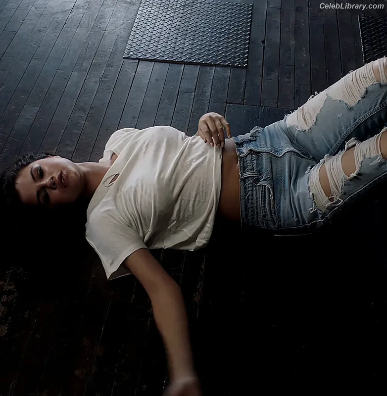 Selena Gomez photo 3 of 3523