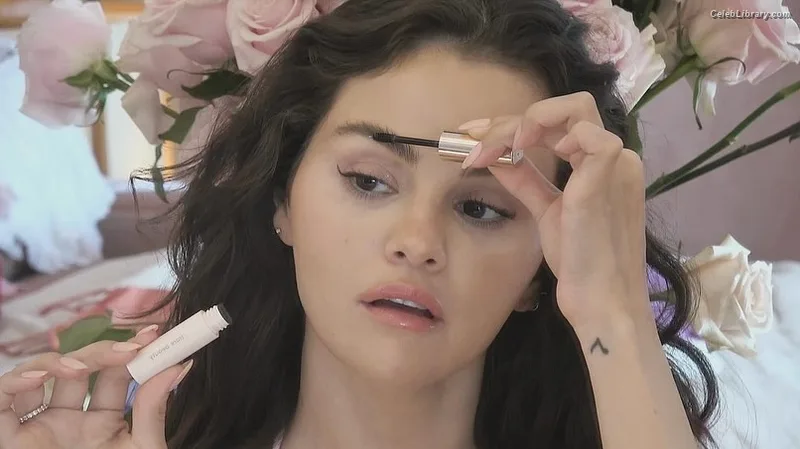 Selena Gomez photo 10 of 3523