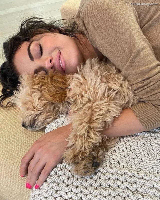 Selena Gomez photo 11 of 3523