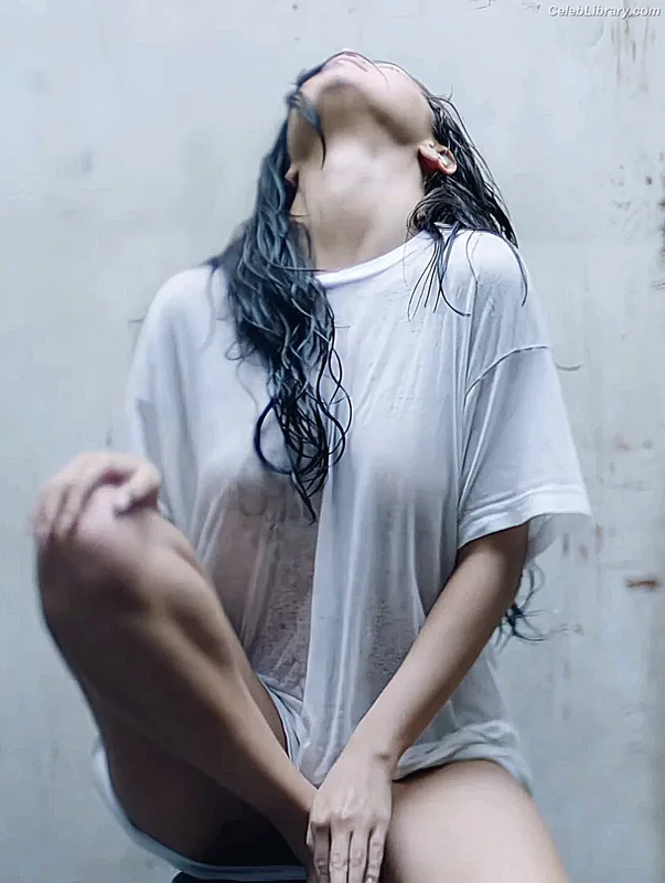 Selena Gomez photo 5 of 3523