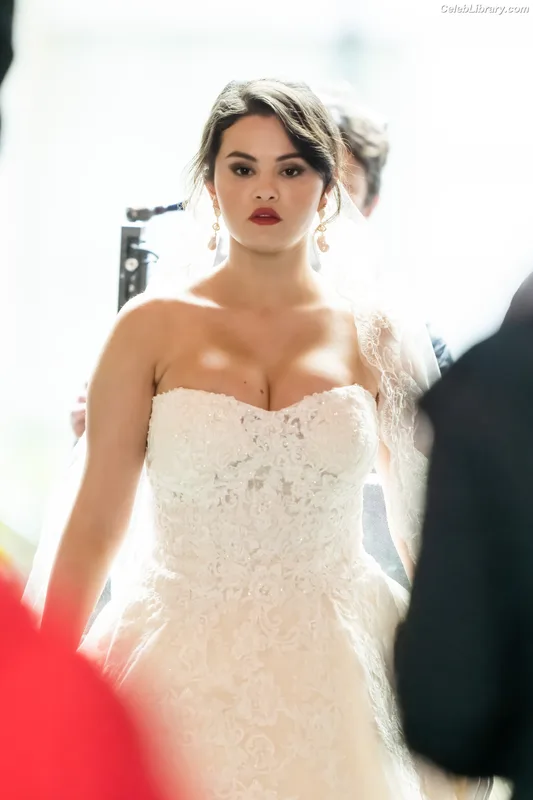 Selena Gomez photo 24 of 3523