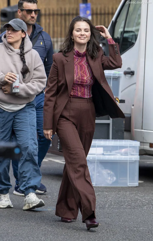 Selena Gomez photo 19 of 3523