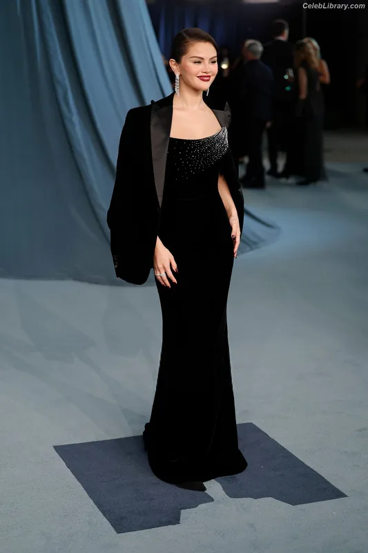 Selena Gomez photo 9 of 3523