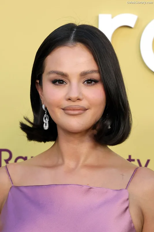 Selena Gomez photo 11 of 3523