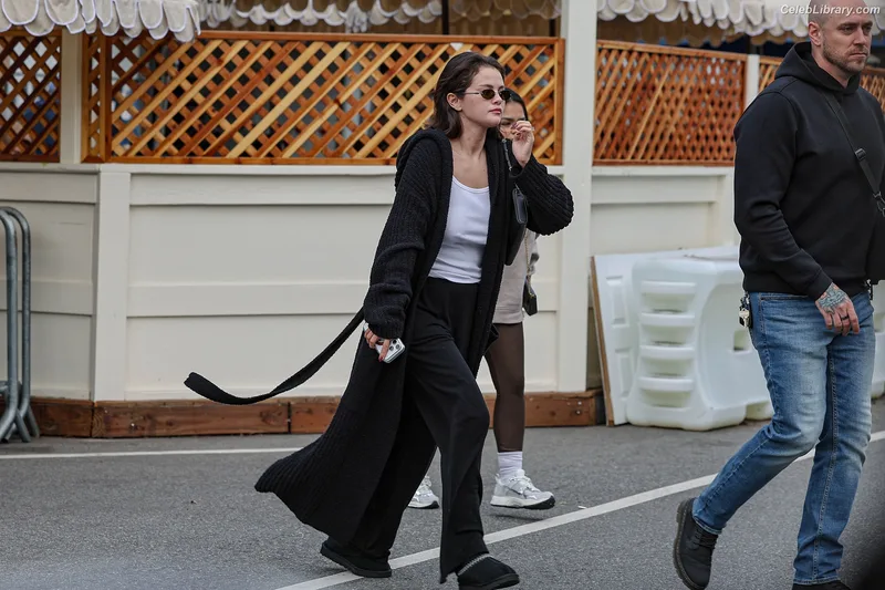 Selena Gomez photo 23 of 3523