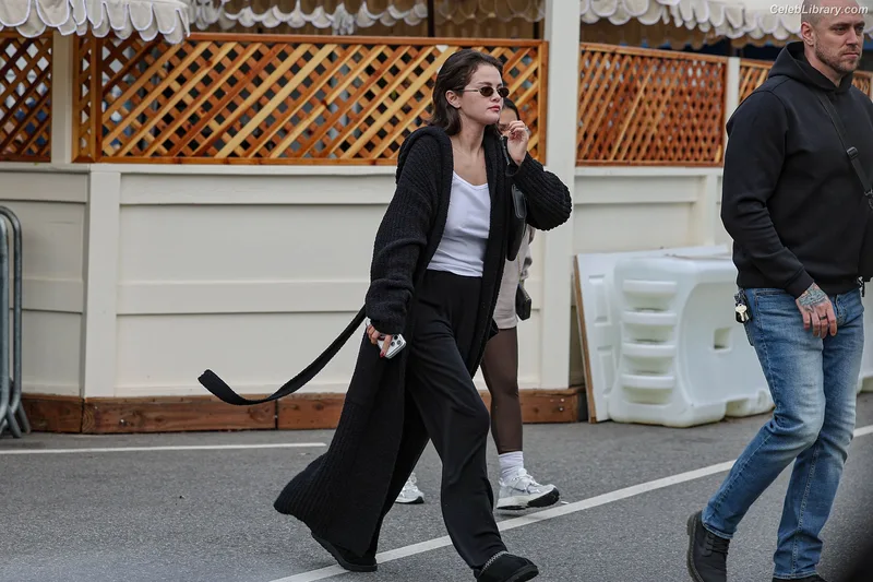 Selena Gomez photo 4 of 3523