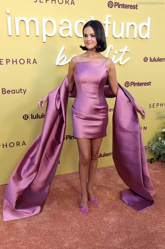 Selena Gomez photo 3 of 3523
