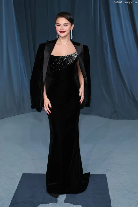 Selena Gomez photo 16 of 3523