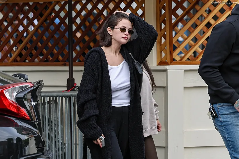Selena Gomez photo 11 of 3523